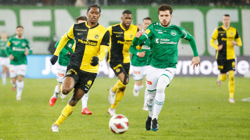 © imago - Leonidas Stergiou vom FC St. Gallen (r.) im Laufduell mit Joël Monteiro vom BSC Young Boys